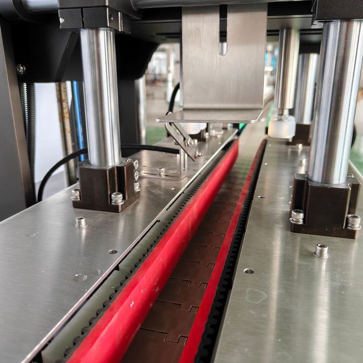 Bottle conveyor track of 4-wheel capping machine - Tranfull