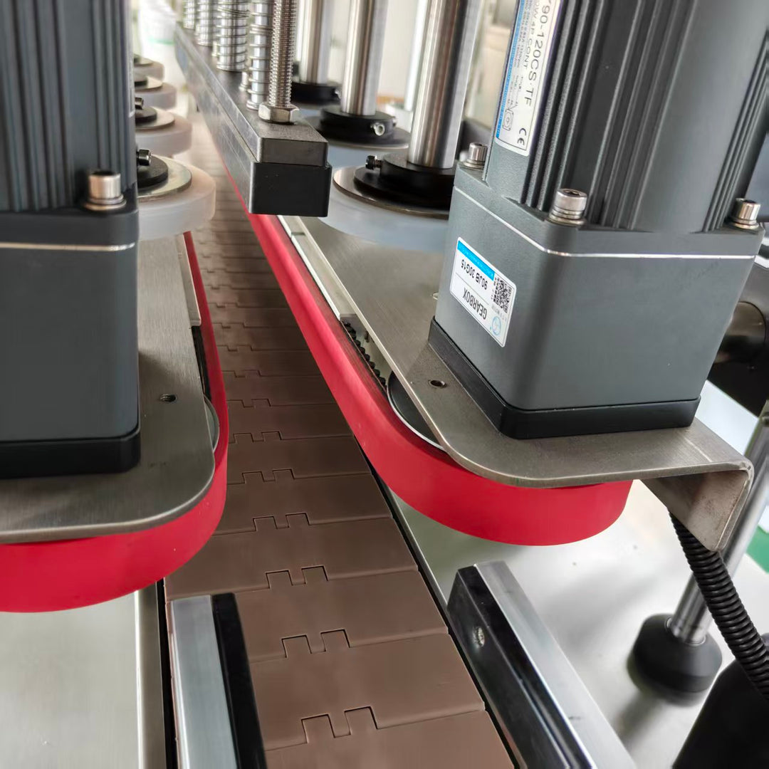 Bottle capping machine conveyor and capping station - Tranfull