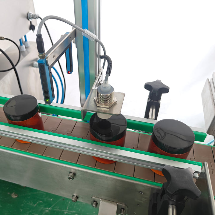 Induction sealing machine side view detail - Tranfull