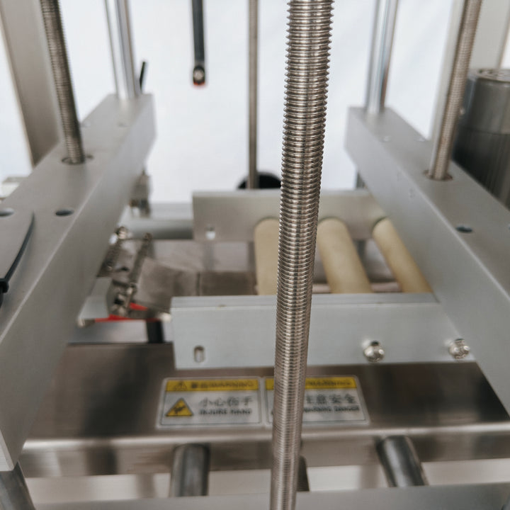Press-on capping machine base frame and leveling feet - Tranfull