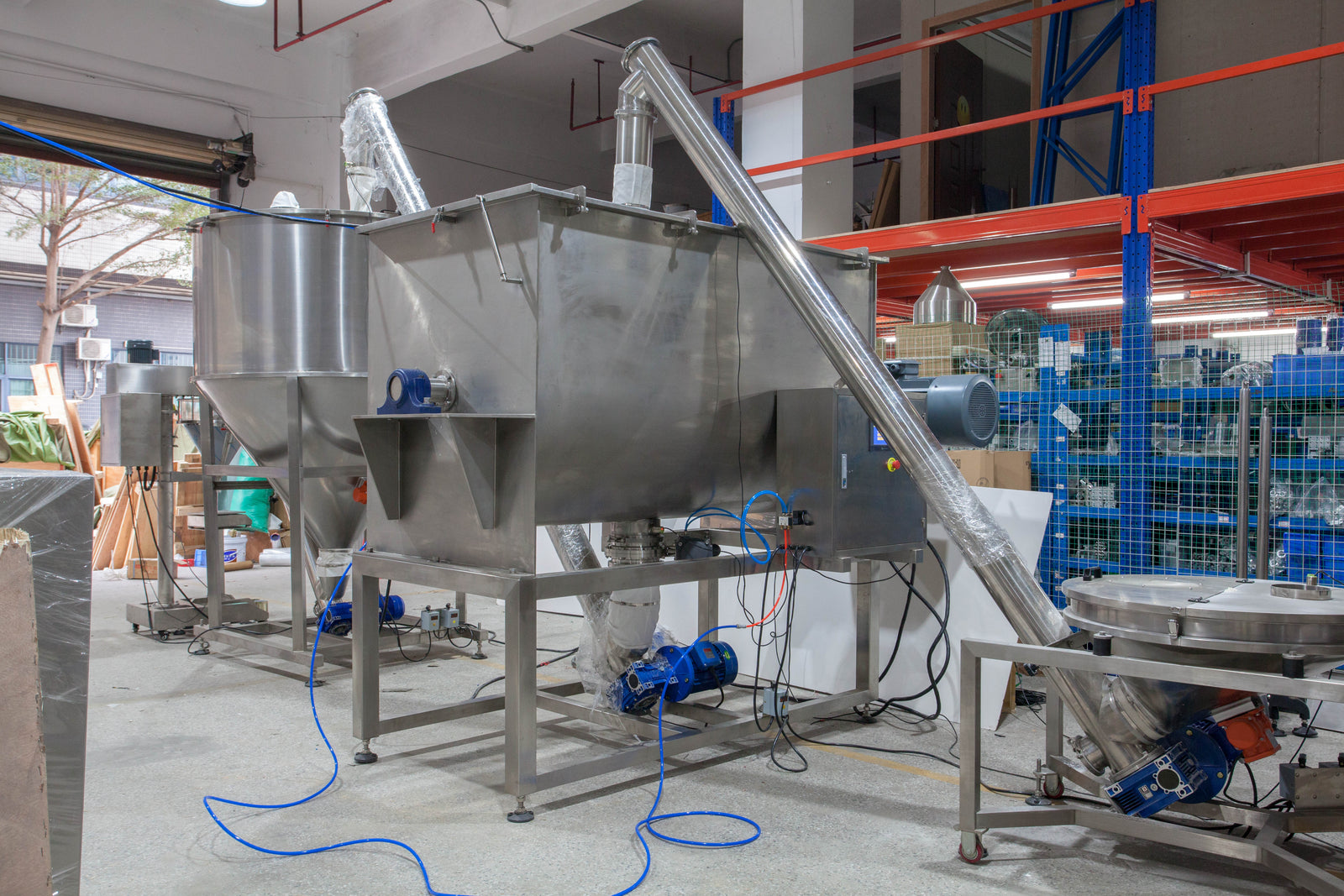 Bulk Powder Storage Tank with Screw Feeder - Factory Photo 1 | Tranfull