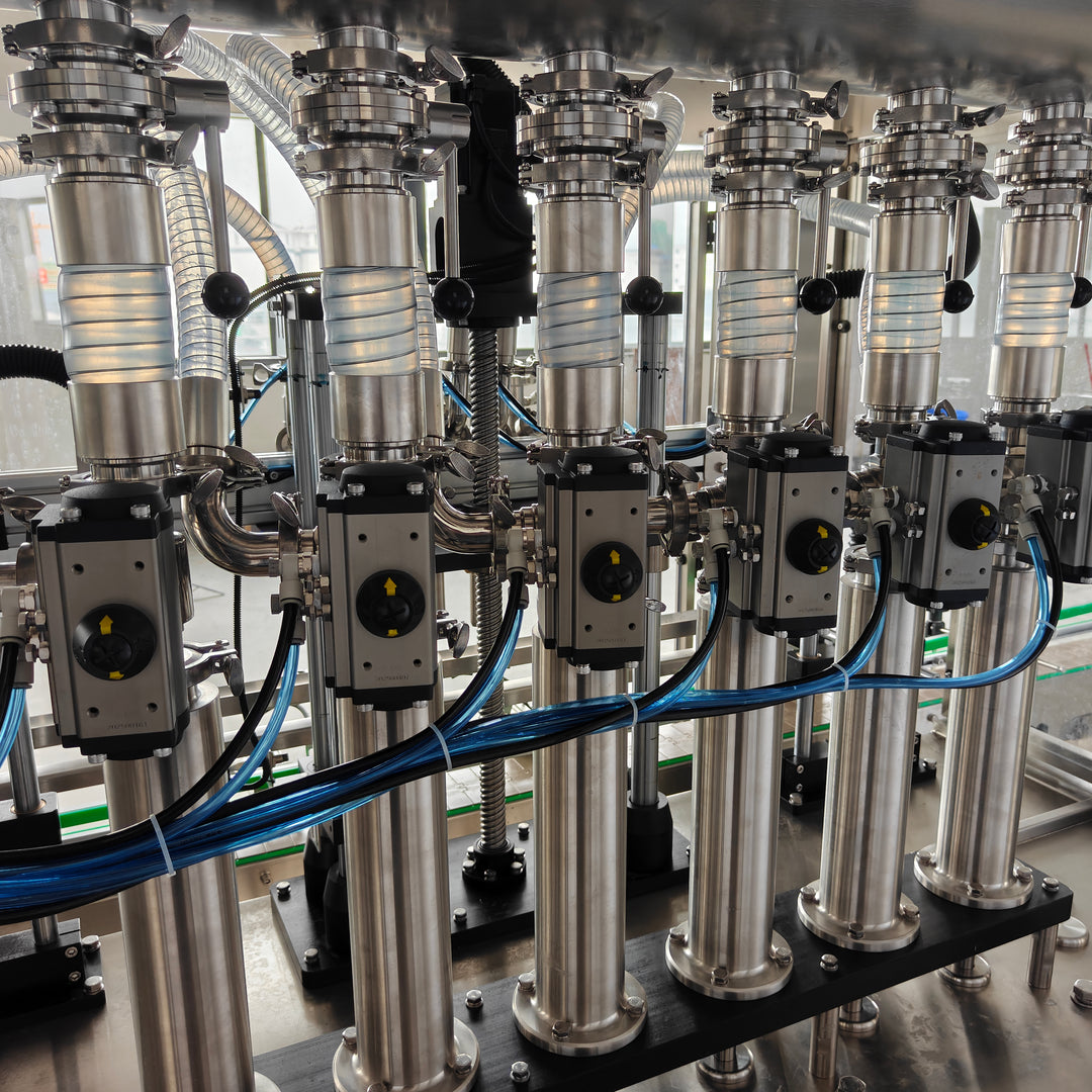 Servo Piston Liquid Filling Machine Production Line Side View - Tranfull